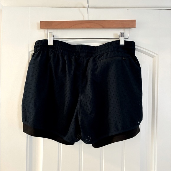 VUORI SHORTS - Picture 2 of 4